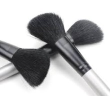 Пензлик макіяжний для пудри KYLIE 28